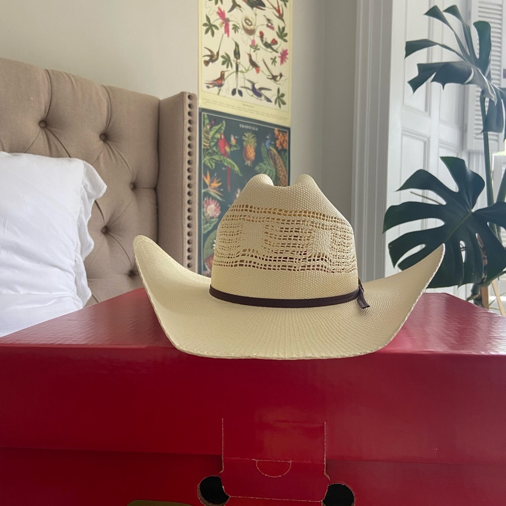 Brand new Bailey Bangora straw cowboy hat size 7 1/8